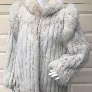 Luxurious Saga Silver Fox Fur coat, women’s size M